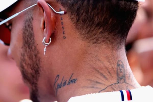 tatouages minimalistes et écritures