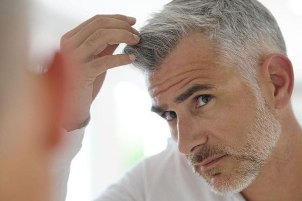 cheveux blanc homme